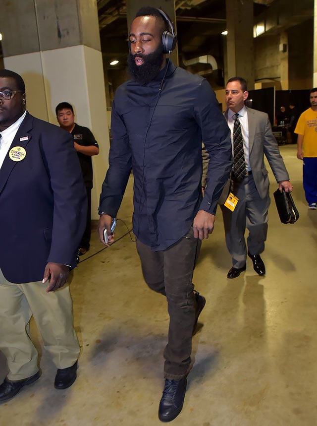 辽宁全场三分25中6，出现了高达23次失误（辽宁三分手感低迷25投仅6中，失误高达23次）