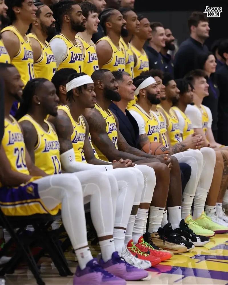 皇马客战巴列卡诺：姆巴佩、维尼修斯首发，卜拉欣出战（皇马做客巴列卡诺：姆巴佩与维尼修斯先发，卜拉欣出场）