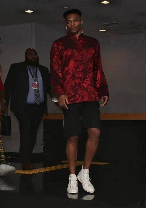 廷贝尔：厄德高是显而易见的领袖；无论如何战胜拜仁都是大事（廷贝尔：厄德高的领袖气质毋庸置疑，不管以何种方式击败拜仁都意义非凡）