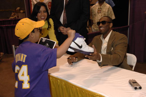 谢娜第一次下场打高尔夫获老公陪伴，甜喊张杰“老张”羡煞旁人（谢娜首次挥杆高尔夫，张杰贴身相伴，甜喊“老张”撒糖惹人羡）